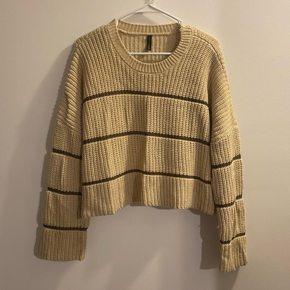 Moon & Madison crop sweater sz. Sm.